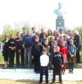 Группа учащихся Поцелуевской школы под руководством Т.И. Безугловой